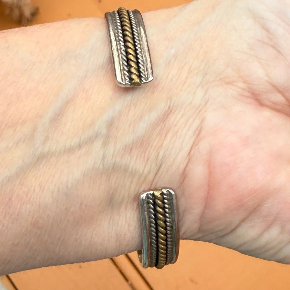 Thick Sterling silver cuff bracelet from Mexico. stamped Mexico 925. - Picture 3 of 5